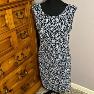 Sparkly, dark blue pencil dress with white laced flowers